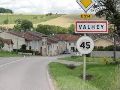 Je vous attends maintenant en Lorraine, à l'entrée de Valhey. Village du Lunévillois, il se situe dans le département ...