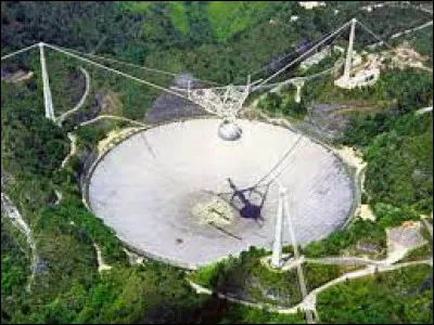 Sur quelle île se trouvait le télescope d'Arecibo avant d'être démantelé après 57 années de service ?