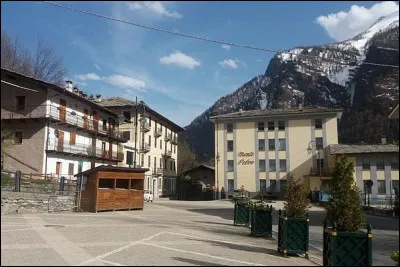 Où se trouve Casteldelfino ?