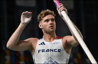 Il a été double champion du monde du décathlon à Londres en 2017 et à Eugene en 2022 :