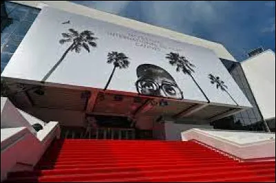 Quelle troupe d'humoriste est à l'affiche du film ''La Cité de la peur'' qui se déroule pendant le Festival de Cannes ?