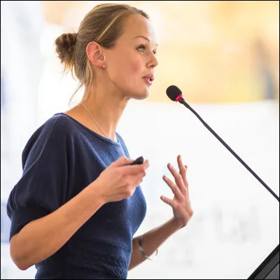 Prendre la parole devant tout le monde, pour toi comment est-ce ?