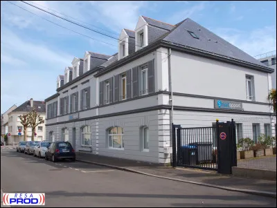 Comment s'appelait le grand restaurant (fermé en 2017) situé près de la rue de la paix et de la rue d'Anjou ?