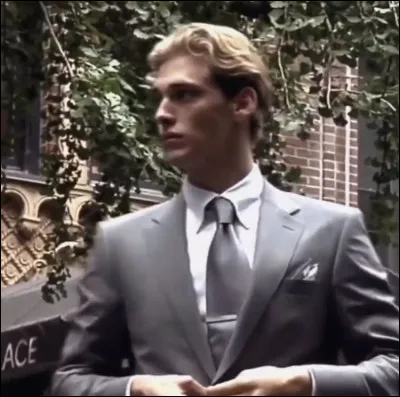 Quel est le nom de famille de Grayson ?