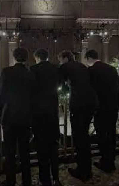 Qui sont les quatre garçons qu'elle rencontre ?