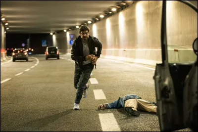 "Dernière nuit à Milan" est joué par Pierfrancesco Favino.