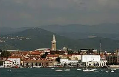 Quelle est cette ville maritime, qui s'est appelée en italien Capodistria ?