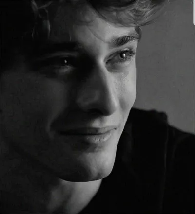 Mais il s'est mis avec...