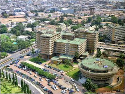 Le lama est une langue parlée essentiellement dans quel pays d'Afrique, sachant que la capitale de ce pays est Lomé ?