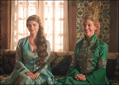 Hürrem Sultan donne naissance à de nombreux enfants dont une fille en 1522. Celle-ci marquera l'Histoire de l'Empire Ottoman en devant la princesse la plus puissante de cet Empire. De qui s'agit-il ?