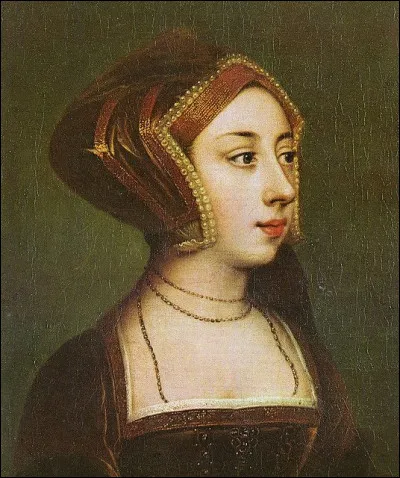 Anne Boleyn est la première reine consort d'Angleterre à devenir anglicane. À quelle branche du christianisme appartenait-elle avant ?