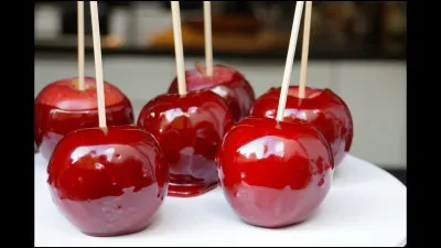 Quel fruit, aussi appelé "Pomme d'amour", fait la fierté de la ville de Marmande ?
