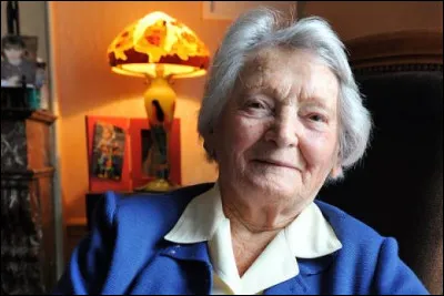 Qui est cette grande résistante ?
Indice : Elle fournissait des faux-papiers et des cartes d'alimentation en particulier à des prisonniers évadés du camp de Bazancourt.