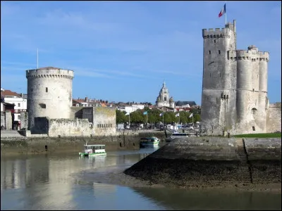 Je vous propose à présent une petite virée en Charente-Maritime, à La Rochelle. Laquelle de ces trois affirmations à propos de cette ville est fausse ?