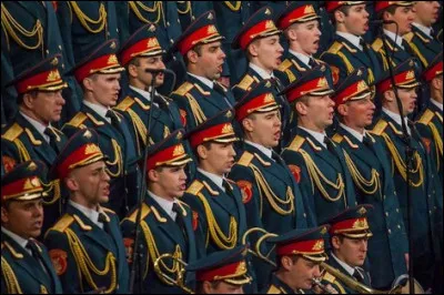 Dans quel pays se situe l'armée rouge célèbre pour sa chorale ?