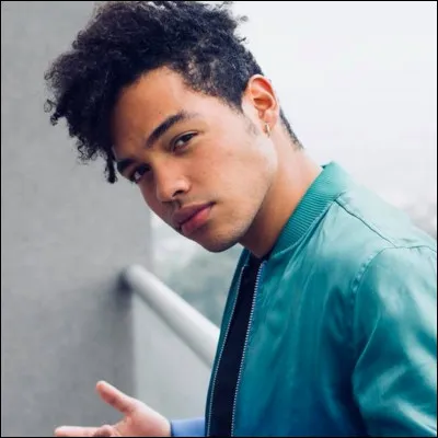 Qui interprète le rôle d'Antonio ?