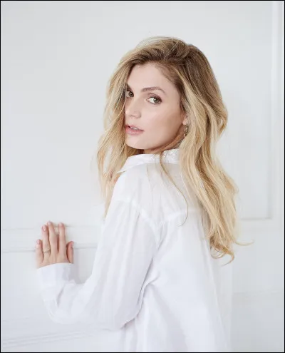 Qui interprète le rôle de Natasha ?