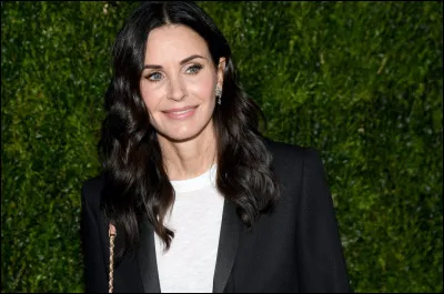 Qui interprète le rôle de Monica Geller ?