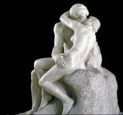 Qui a créé cette sculpture nommée "Le Baiser" ?
