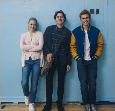 Dans la série, Betty a été en couple pendant la majorité des saisons avec Jughead, mais de qui est-elle vraiment amoureuse ?