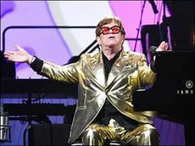 Où a-t-il fait une tournée dès 1979 ?