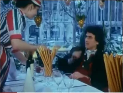 Dans quelle ville tourne-t-il son clip datant de 1983 ?