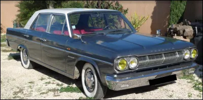 Quel est ce modèle conçu par Renault et le constructeur américain A.M.C., une voiture de luxe à moteur 6 cylindres produite de 1962 à 1967 en 4 000 exemplaires ?