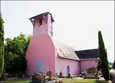Nous terminons notre promenade au pied de l'église rose de Talazac. Petit village de 76 habitants, dans l'aire d'attraction Tarbaise, il se situe dans le département ...