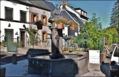 Je vous emmène à présent en Auvergne, à Compains. Commune de l'arrondissement d'Issoire, elle se situe dans le département ...