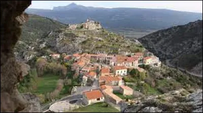 Petit village Catalan de 88 habitants, Fenouillet se situe en région ...