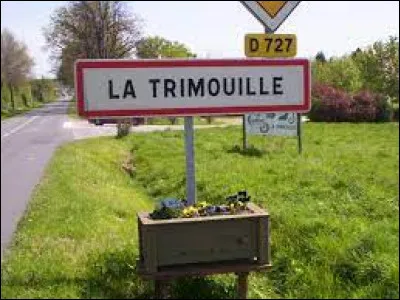 Nous sommes en Nouvelle-Aquitaine, à l'entrée de La Trimouille. Commune de l'aire d'attraction Montmorillonnaise, elle se situe dans le département ...