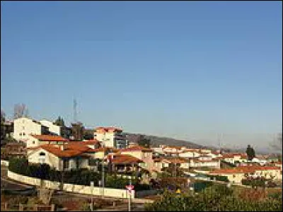 Ville rhônalpine, dans la métropole Stéphanoise, Saint-Jean-Bonnefonds se situe dans le département ...