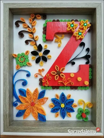 Petite brune enroulée d'un drap !