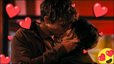 Dans quel épisode embrasse-t-il Mercredi avant qu'elle découvre que c'était le Hyde depuis le début ?