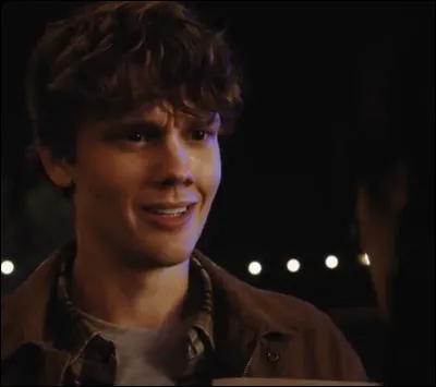 Qui le contrôle et le manipule ?