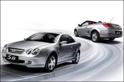 Parfois les chinois mélangent deux marquent pour une seule et même voiture. Voici la BYD S8, qui vu de derrière (en haut sur l'image), est une ...