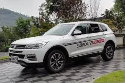 Vue de profil, le Hanteng Auto X7 est un ...