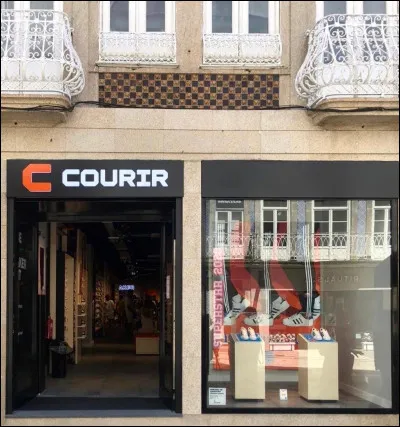 Que trouve-t-on essentiellement dans les boutiques Courir ?