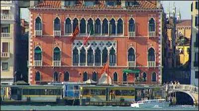 À Venise, l'hôtel Danieli a abrité les amours orageuses de George Sand et d'un illustre amoureux ; quel est son nom ?