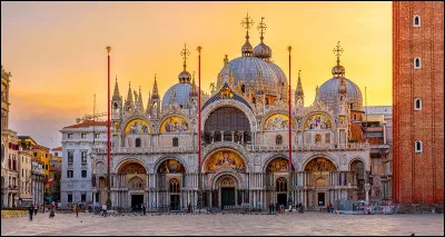 À quel dramaturge doit-on la pièce de théâtre "Le Marchand de Venise" ?