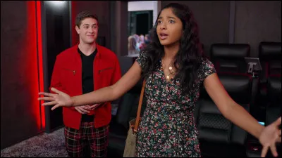 Quel animal a attaqué Devi lors d'une fête ?