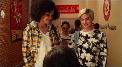 Qui ont été élues reines du couple de Cricket lors du bal de fin d'année ?