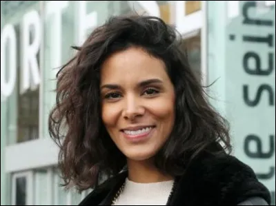 Qui est cette chanteuse dont le sixième album s'intitule ''Héros'' ?