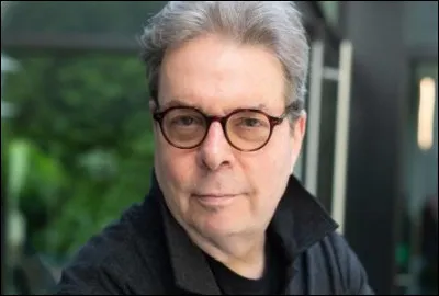 Qui est cet auteur américain, de l'ensemble de quatre romans intitulé ''Des Héros ordinaires" ?