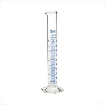 Stéphanie s'est acheté cette éprouvette graduée. Elle lui sera utile en cours...