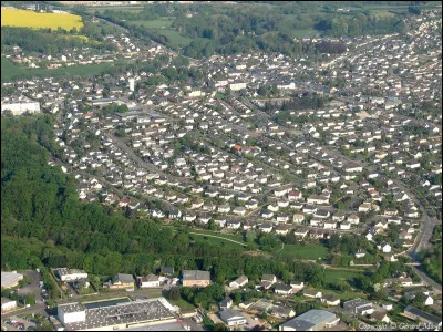 Saint-Berthevin, 7400 habitants et 5e ville du département, appartient à l'agglomération de ...