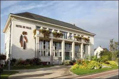 Saint-Jean-de-la-Ruelle, 16 500 habitants et 6e ville du département, appartient à l'agglomération d' ...