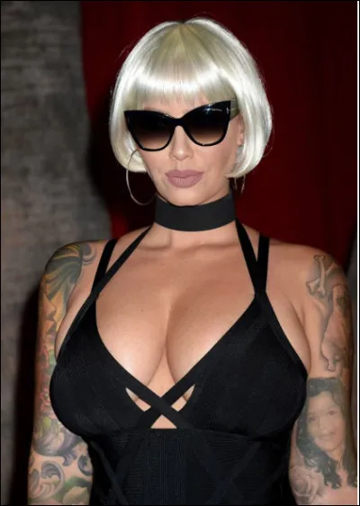 Qui est cette Amber, mannequin, actrice et personnalité mondaine américaine ?