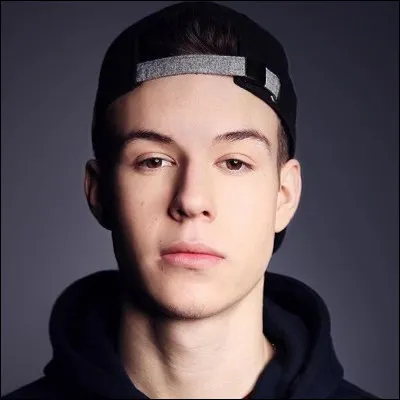 Comment sappelle son copain ?