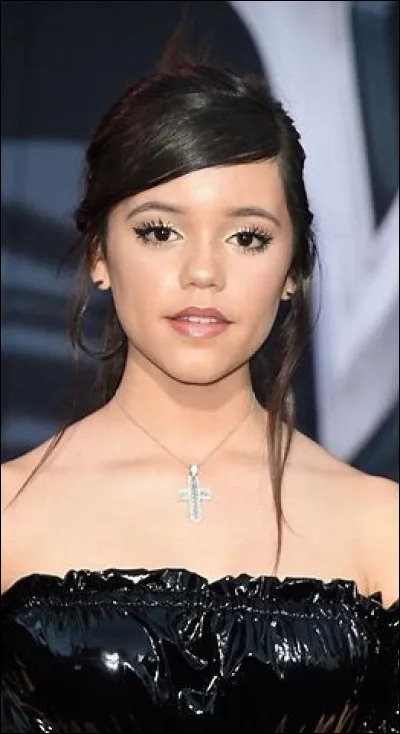 Jenna Ortega interprète Mercredi.